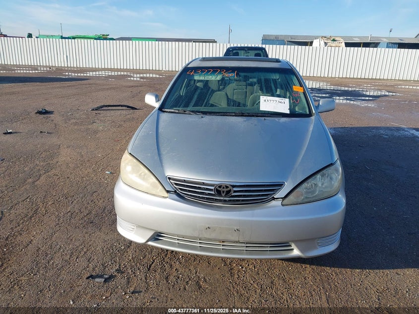 2005 Toyota Camry Le VIN: JTDBE32K353032439 Lot: 43777361
