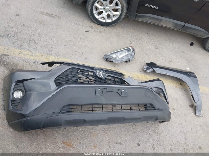 2019 Toyota Rav4 Xle Premium VIN: 2T3C1RFV2KC004990 Lot: 43777385