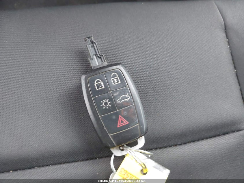 2009 Volvo V50 2.4I VIN: YV1MW390392468563 Lot: 43777414