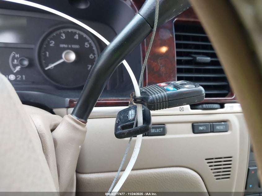 2006 Lincoln Town Car Signature VIN: 1LNHM81W46Y600986 Lot: 43777477