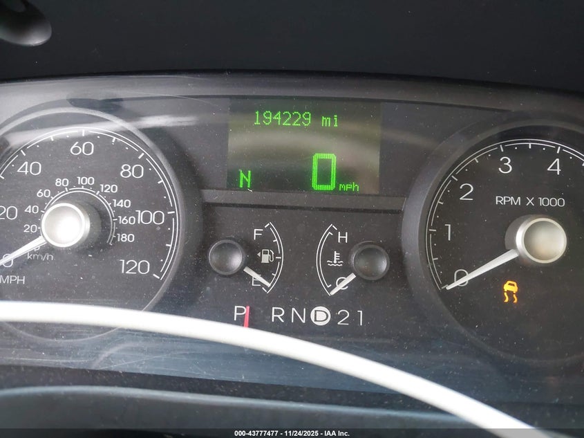 2006 Lincoln Town Car Signature VIN: 1LNHM81W46Y600986 Lot: 43777477