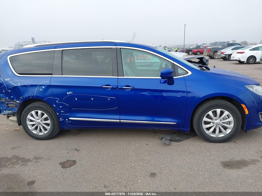 2019 Chrysler Pacifica Touring L VIN: 2C4RC1BG9KR628145 Lot: 43777576