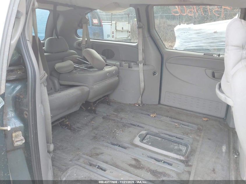 2002 Dodge Grand Caravan Sport VIN: 1B4GP44352B705113 Lot: 43777606