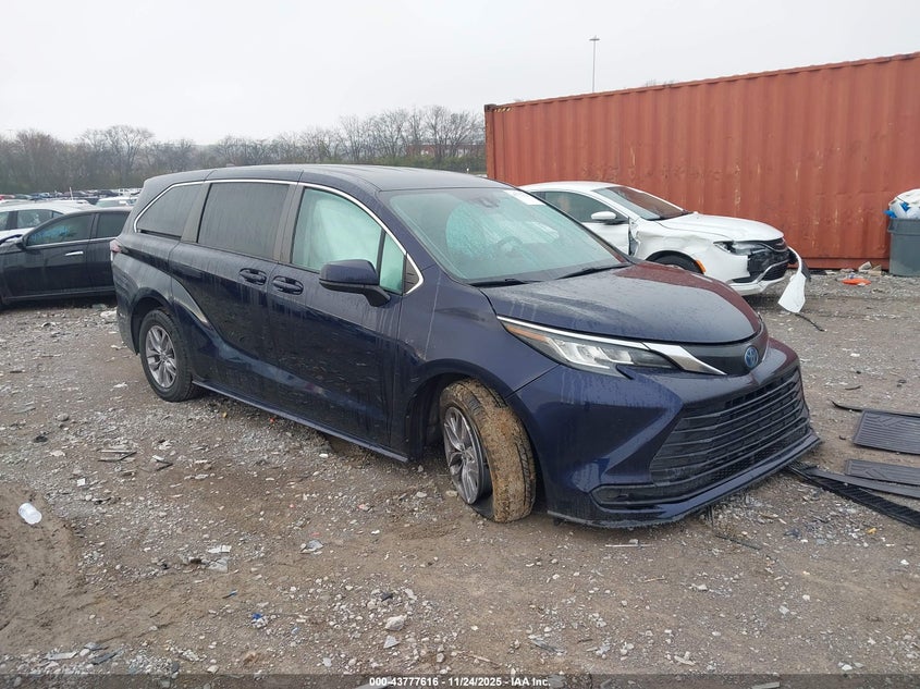 2022 TOYOTA SIENNA auction photo 1