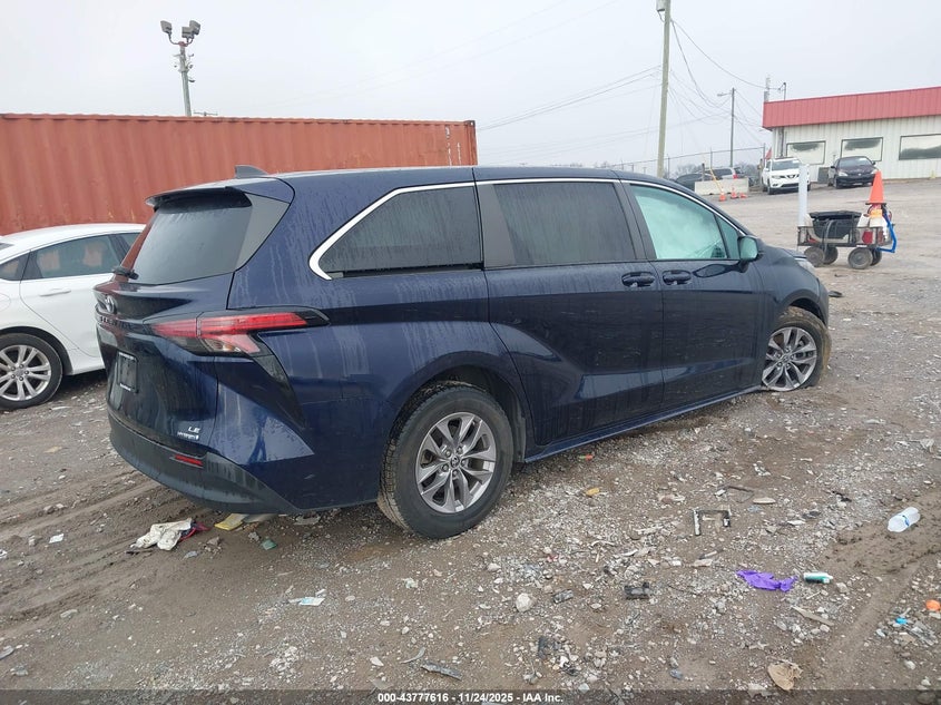 2022 TOYOTA SIENNA auction photo 4
