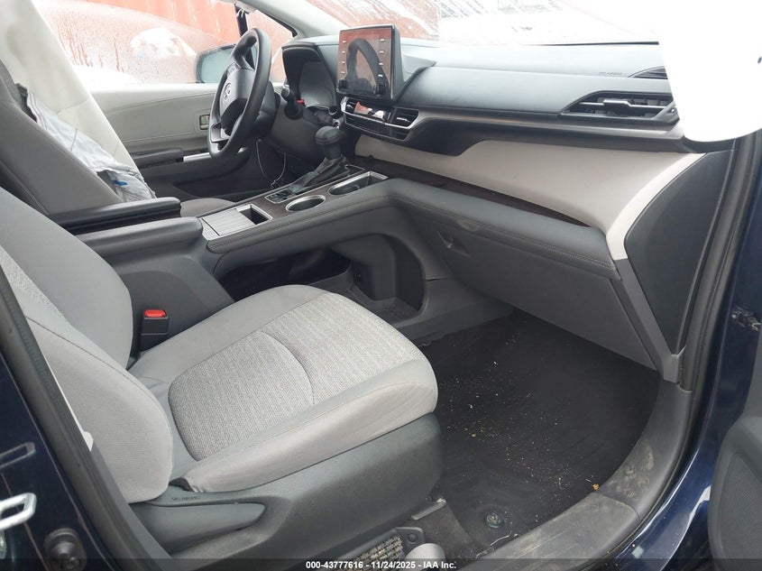 2022 TOYOTA SIENNA auction photo 5
