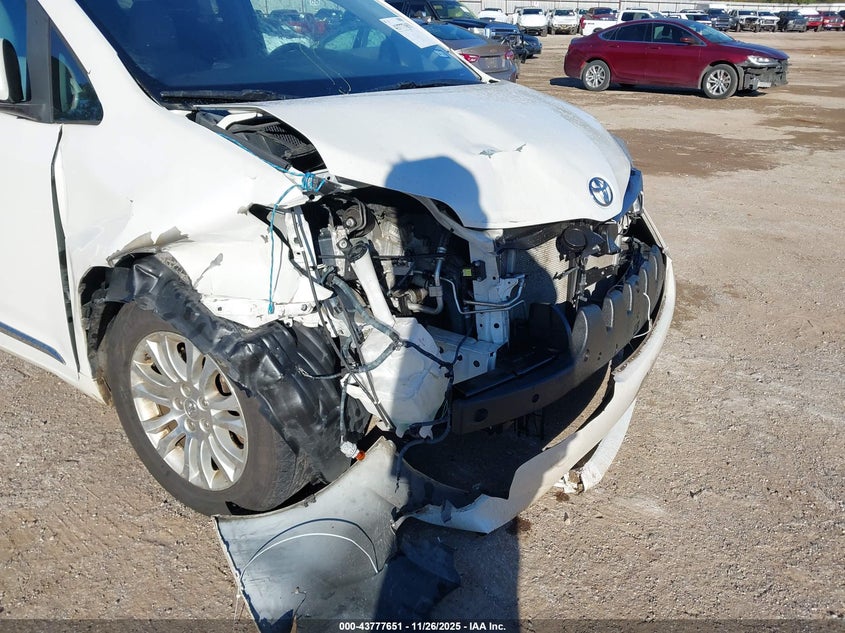 2015 Toyota Sienna Xle 8 Passenger VIN: 5TDYK3DC3FS688956 Lot: 43777651