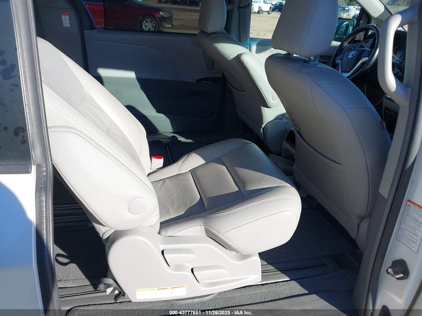 2015 Toyota Sienna Xle 8 Passenger VIN: 5TDYK3DC3FS688956 Lot: 43777651