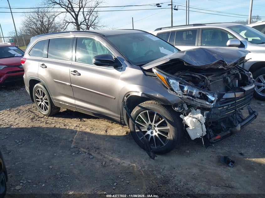 TOYOTA HIGHLANDER SE