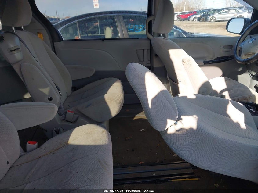 2014 Toyota Sienna Le V6 8 Passenger VIN: 5TDKK3DCXES412410 Lot: 43777852