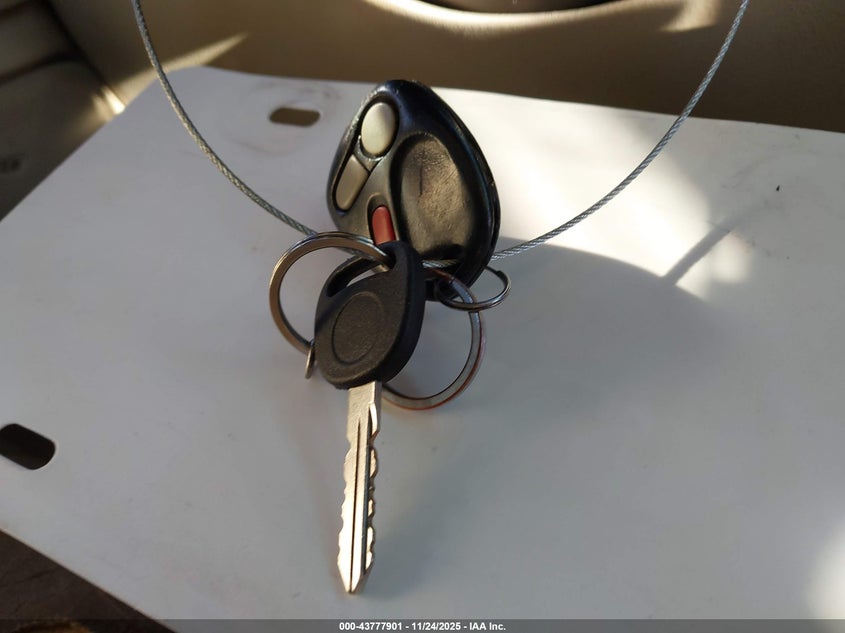 2002 Cadillac Escalade Standard VIN: 1GYEC63T62R130413 Lot: 43777901