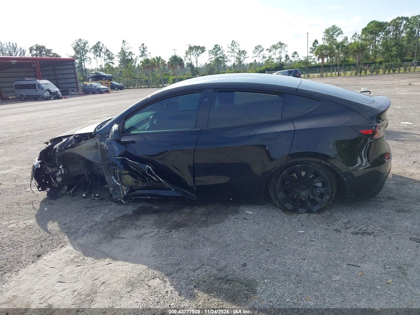 2023 Tesla Model Y Awd/Long Range Dual Motor All-Wheel Drive VIN: 7SAYGDEE5PF881514 Lot: 43777909