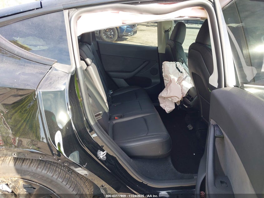 2023 Tesla Model Y Awd/Long Range Dual Motor All-Wheel Drive VIN: 7SAYGDEE5PF881514 Lot: 43777909