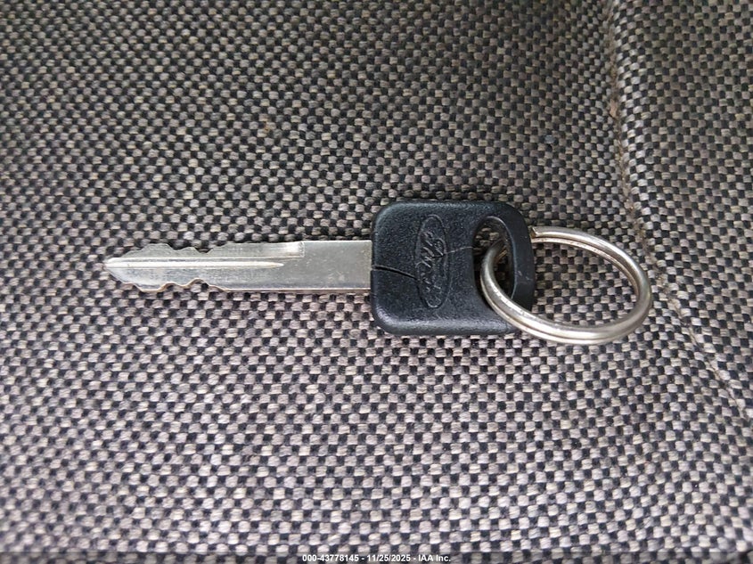 2004 Ford E-350 Cutaway Standard VIN: 1FDWE35L34HA86844 Lot: 43778145