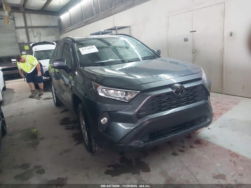 TOYOTA RAV4 XLE