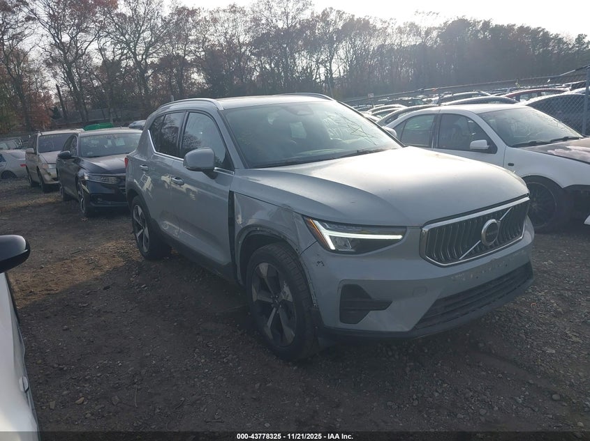 VOLVO XC40 B5 CORE BRIGHT THEME