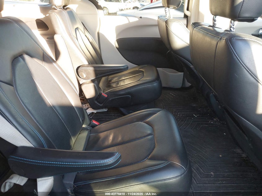 2021 Chrysler Pacifica Touring L VIN: 2C4RC1BG8MR526029 Lot: 43778418