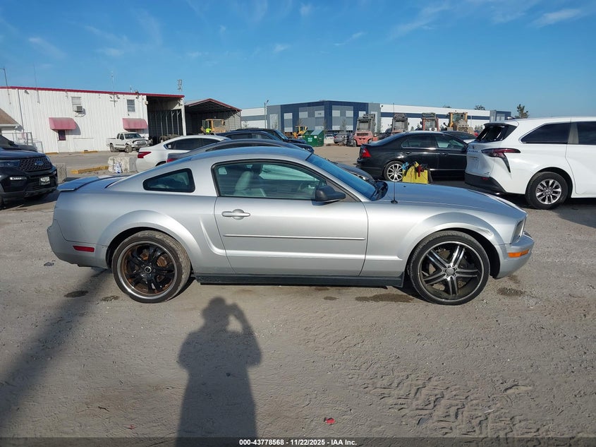 2008 Ford Mustang V6 Deluxe/V6 Premium VIN: 1ZVHT80N285201088 Lot: 43778568