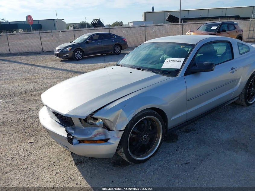 2008 Ford Mustang V6 Deluxe/V6 Premium VIN: 1ZVHT80N285201088 Lot: 43778568