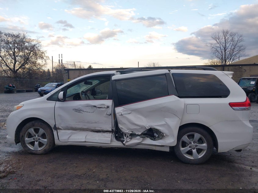 2011 Toyota Sienna Le V6 VIN: 5TDKK3DC0BS020418 Lot: 43778663
