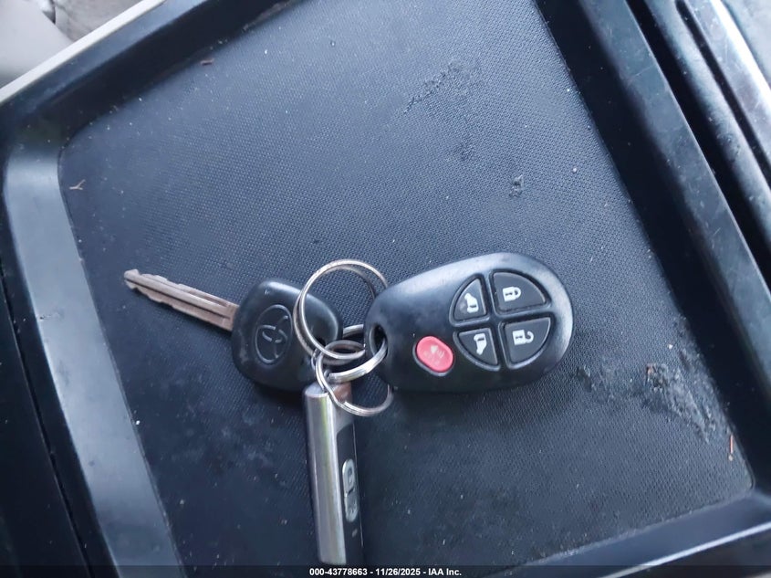 2011 Toyota Sienna Le V6 VIN: 5TDKK3DC0BS020418 Lot: 43778663