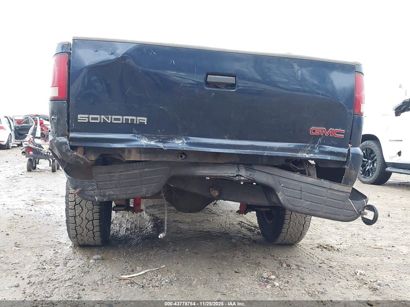 2000 GMC Sonoma Sls VIN: 1GTDT19W0Y8290257 Lot: 43778764