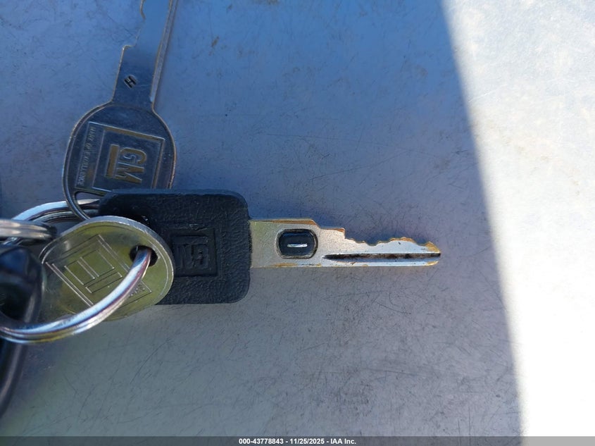 1995 Buick Roadmaster VIN: 1G4BN52P8SR412047 Lot: 43778843