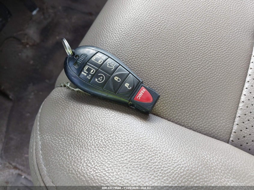 2014 Chrysler Town & Country Touring-L VIN: 2C4RC1CG1ER372344 Lot: 43778948