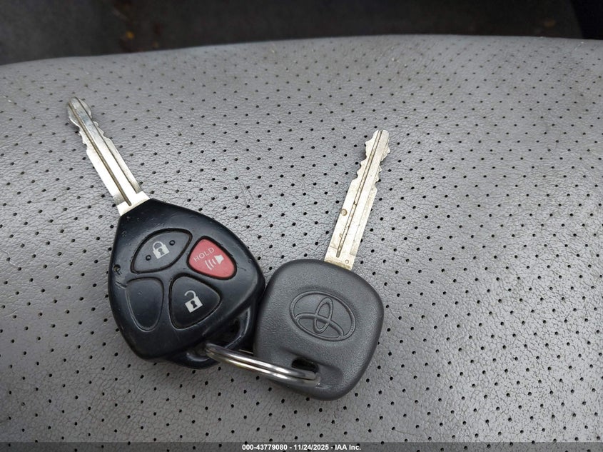 2007 Toyota Rav4 Limited VIN: JTMBD31V076046766 Lot: 43779080