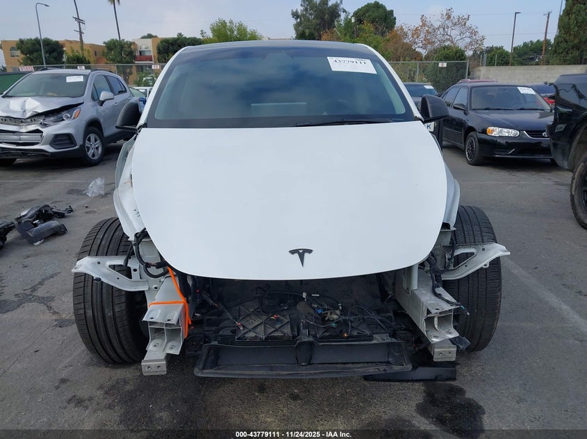 2022 Tesla Model Y Long Range Dual Motor All-Wheel Drive VIN: 7SAYGDEE8NF386043 Lot: 43779111
