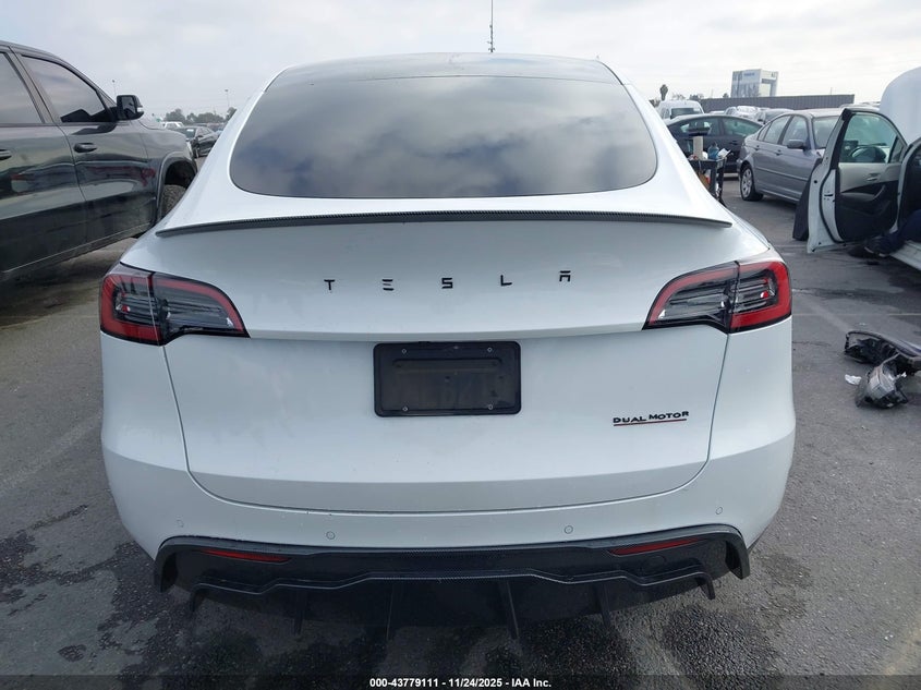 2022 Tesla Model Y Long Range Dual Motor All-Wheel Drive VIN: 7SAYGDEE8NF386043 Lot: 43779111