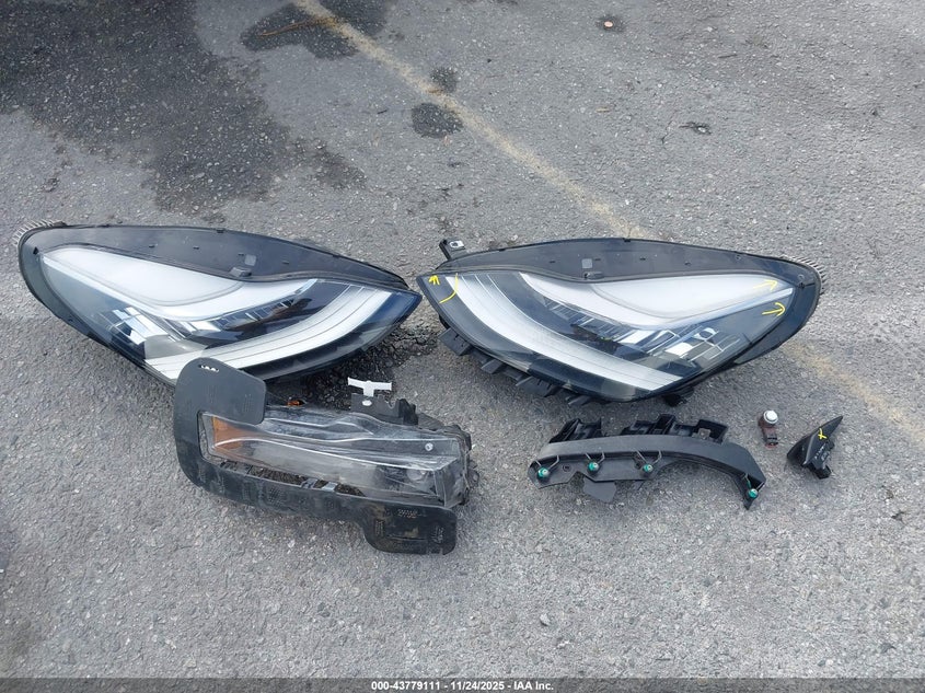 2022 Tesla Model Y Long Range Dual Motor All-Wheel Drive VIN: 7SAYGDEE8NF386043 Lot: 43779111