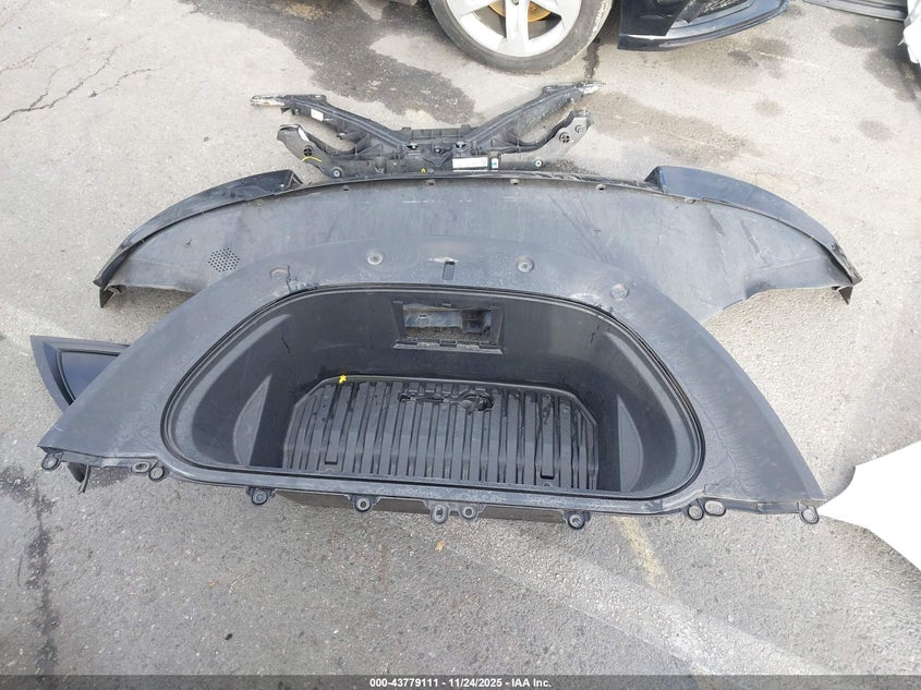 2022 Tesla Model Y Long Range Dual Motor All-Wheel Drive VIN: 7SAYGDEE8NF386043 Lot: 43779111