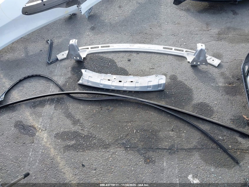 2022 Tesla Model Y Long Range Dual Motor All-Wheel Drive VIN: 7SAYGDEE8NF386043 Lot: 43779111