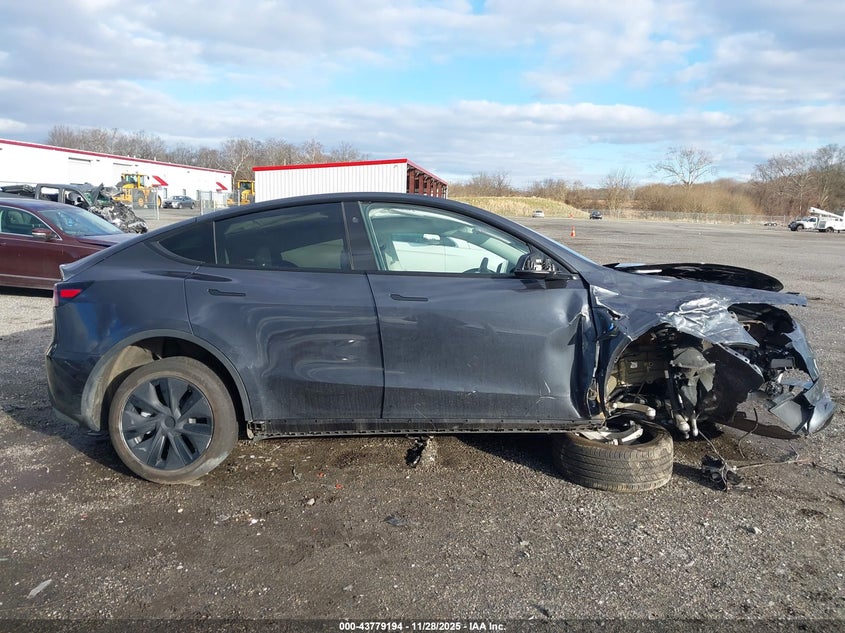 2025 Tesla Model Y Long Range Dual Motor Rear-Wheel Drive VIN: 7SAYGDED0SF267681 Lot: 43779194