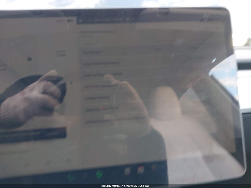 2025 Tesla Model Y Long Range Dual Motor Rear-Wheel Drive VIN: 7SAYGDED0SF267681 Lot: 43779194