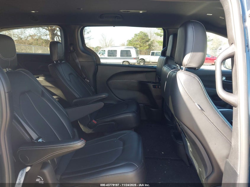 2025 Chrysler Pacifica Select VIN: 2C4RC1BG1SR578518 Lot: 43779197