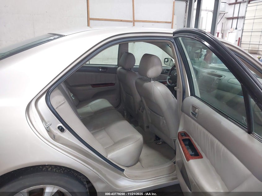 2005 Toyota Camry Xle V6 VIN: 4T1BF30K55U104344 Lot: 43779258