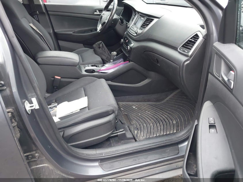 KM8J3CA23HU496151 2017 HYUNDAI TUCSON photo no. 5