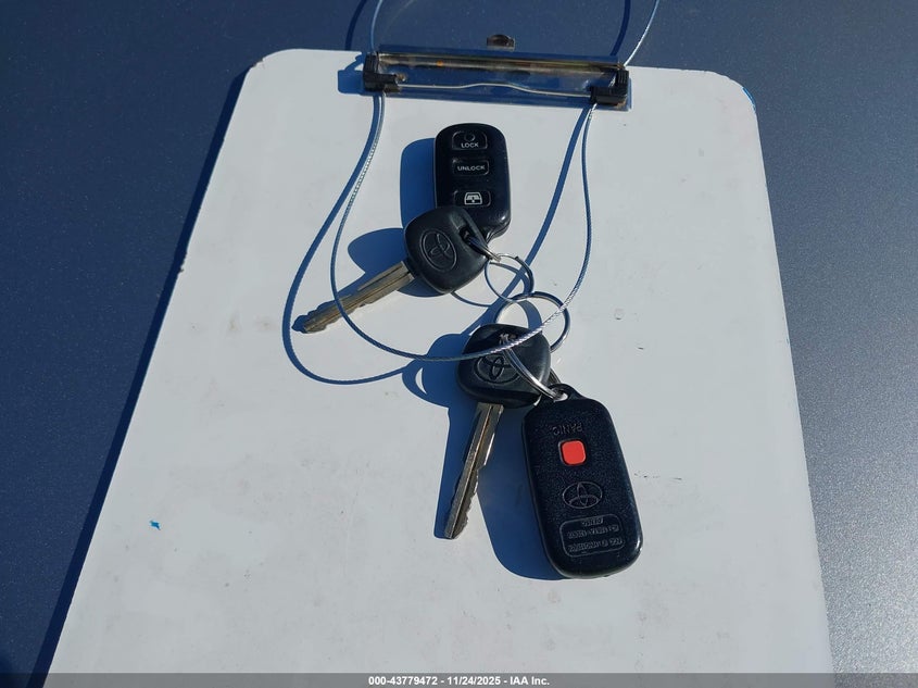 2006 Toyota Sequoia Sr5 V8 VIN: 5TDBT44A66S260077 Lot: 43779472