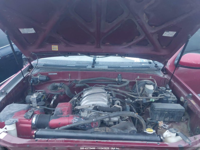 2000 Toyota Tundra Ltd V8 VIN: 5TBBT4816YS053002 Lot: 43779498