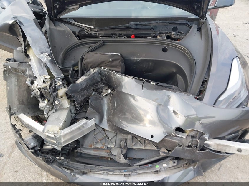 2022 Tesla Model 3 Long Range Dual Motor All-Wheel Drive VIN: 5YJ3E1EB0NF186565 Lot: 43779715