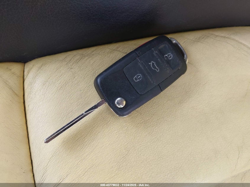 2002 Volkswagen New Beetle Gls 1.8L Turbo VIN: 3VWCD21C02M449035 Lot: 43779832