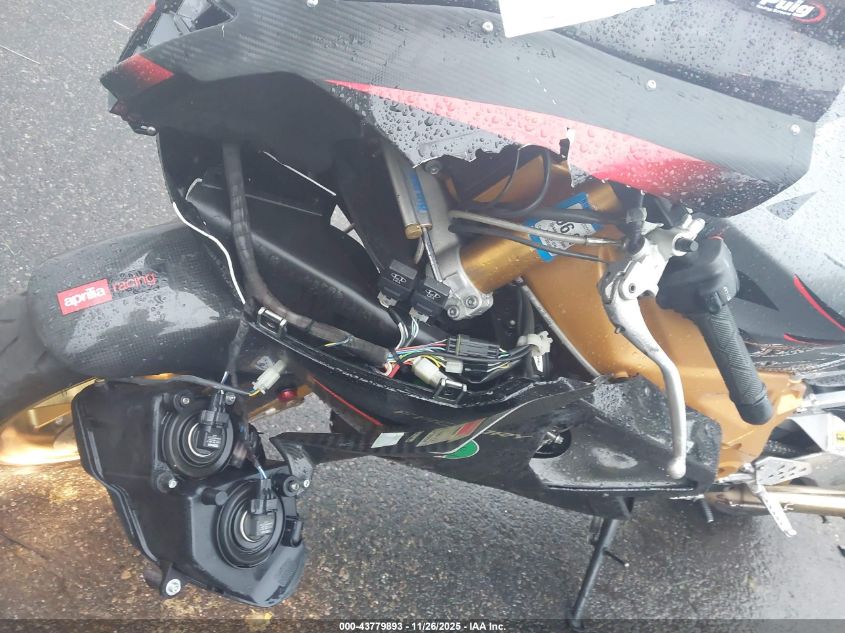 2007 Aprilia Rsv 1000 R VIN: ZD4RRTR057S000581 Lot: 43779893