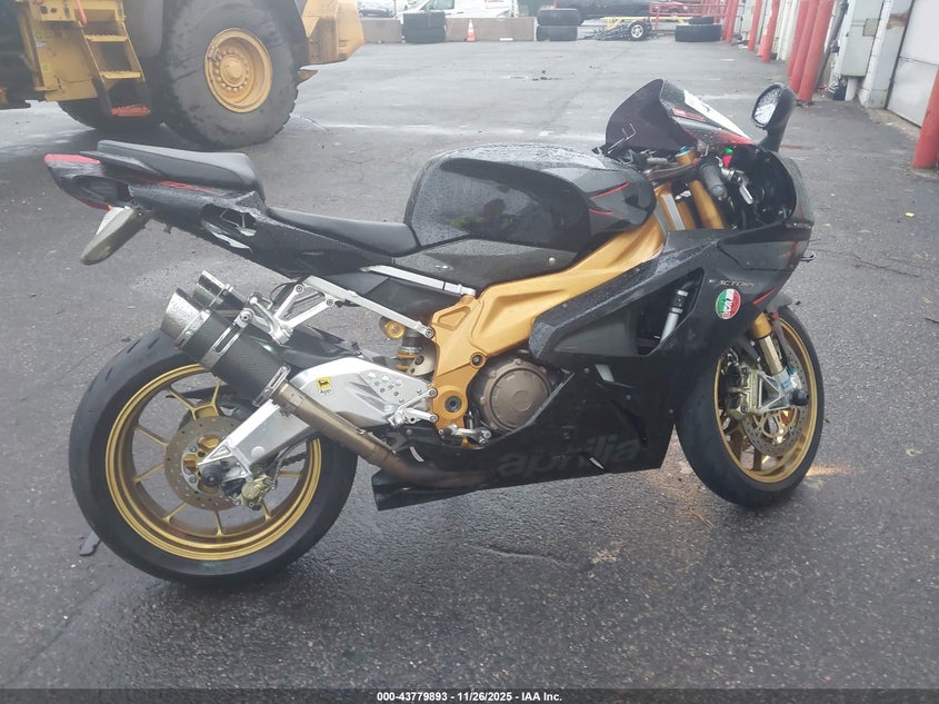 2007 Aprilia Rsv 1000 R VIN: ZD4RRTR057S000581 Lot: 43779893