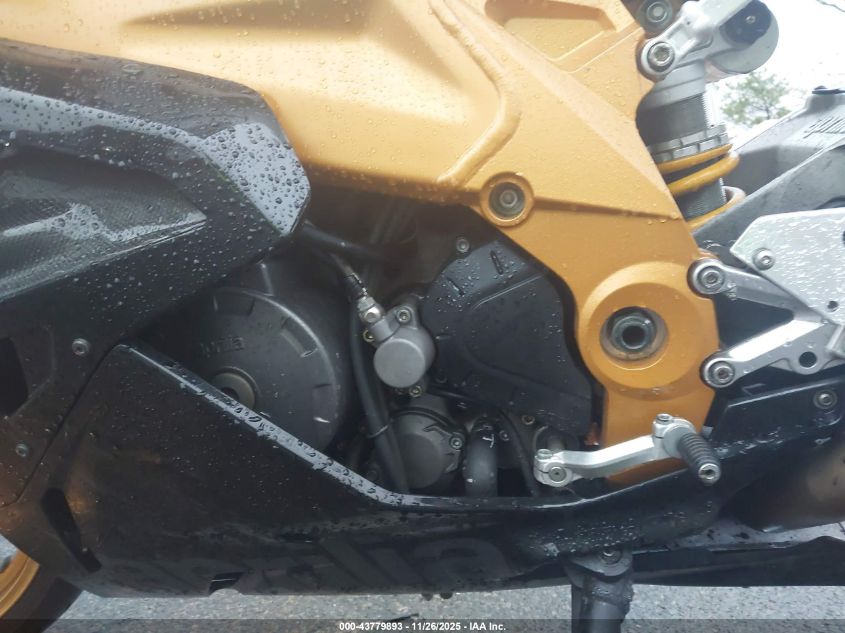 2007 Aprilia Rsv 1000 R VIN: ZD4RRTR057S000581 Lot: 43779893