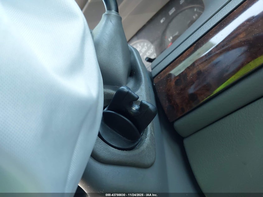 2005 Mercury Grand Marquis Ls/Lse VIN: 2MEFM75W95X632958 Lot: 43780030