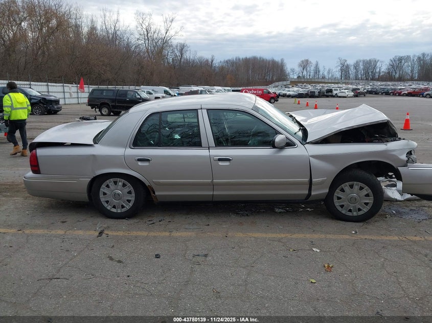 2007 Mercury Grand Marquis Gs VIN: 2MEFM74V47X611673 Lot: 43780139