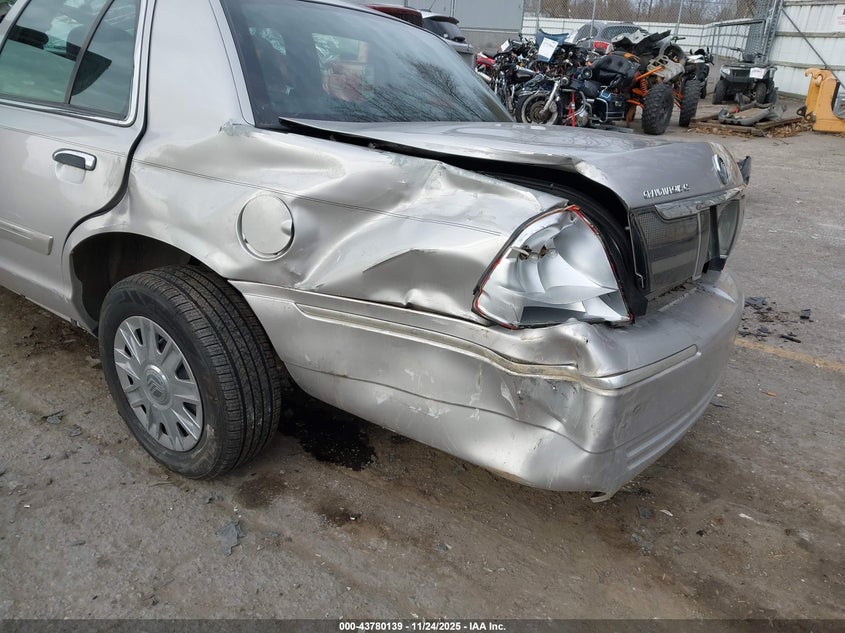 2007 Mercury Grand Marquis Gs VIN: 2MEFM74V47X611673 Lot: 43780139