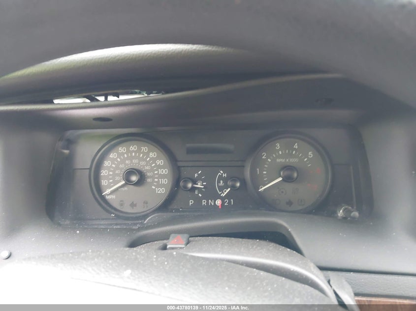 2007 Mercury Grand Marquis Gs VIN: 2MEFM74V47X611673 Lot: 43780139